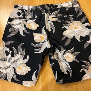 Levi Strauss Tropical Floral Shorts Mens 38” Flat Front Walking Casual Chino